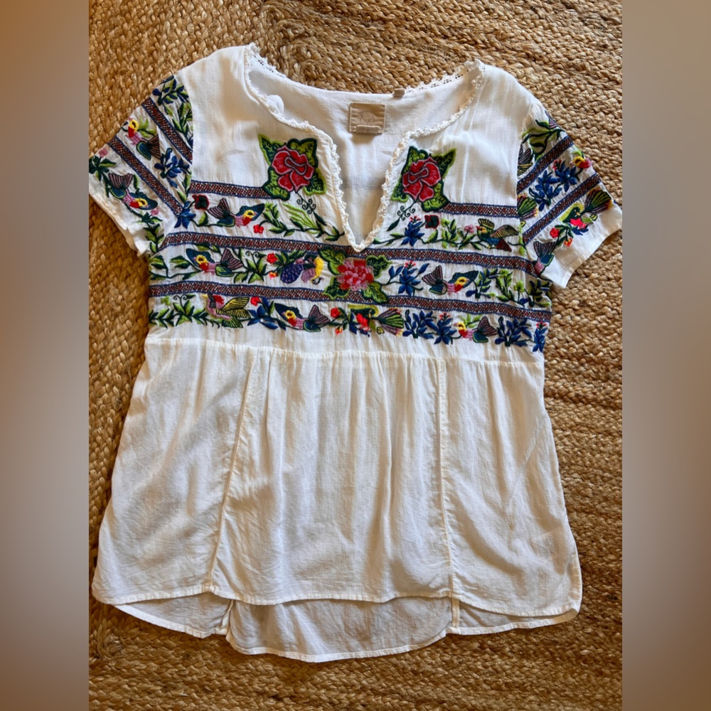 ANTHROPOLOGIE SHORT SLEEVE EMBROIDERED BLOUSE GORGEOUS SIZE 10 BUT FITS LIKE 6/8